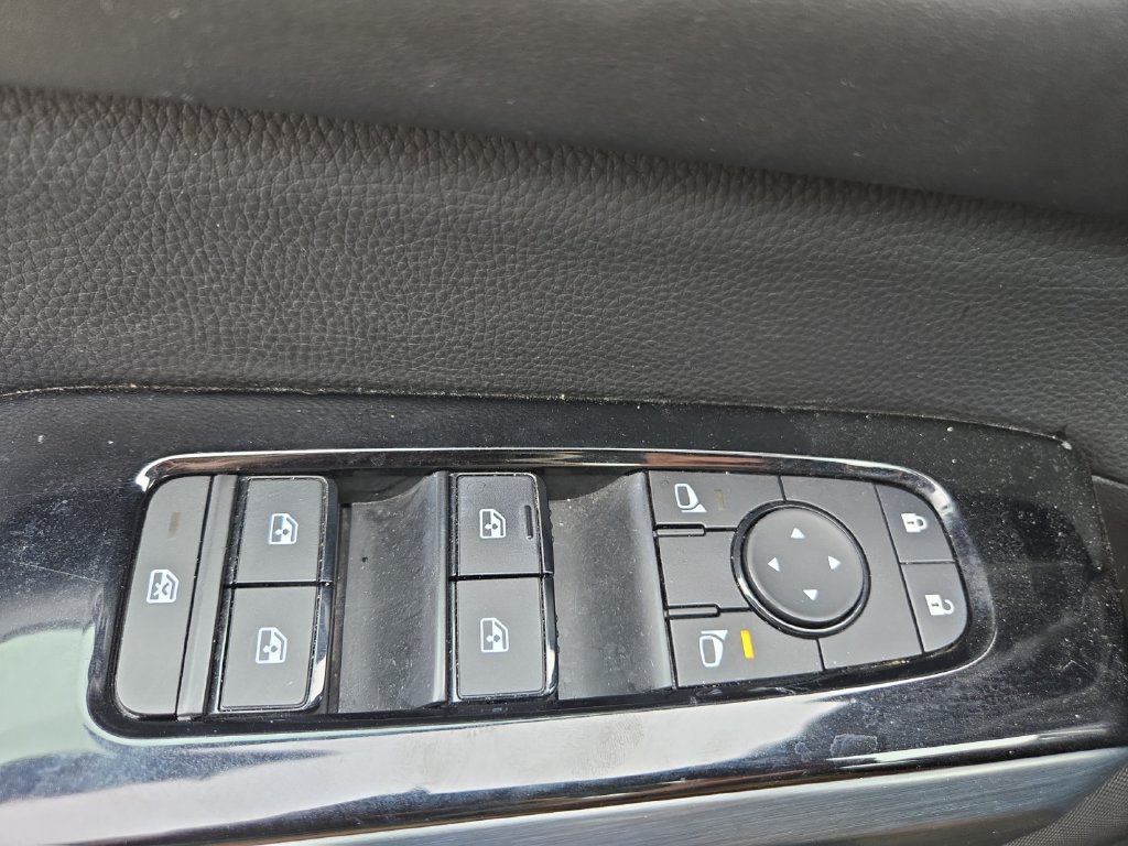 Used 2025 Nissan Pathfinder SL AWD/4WD image 20