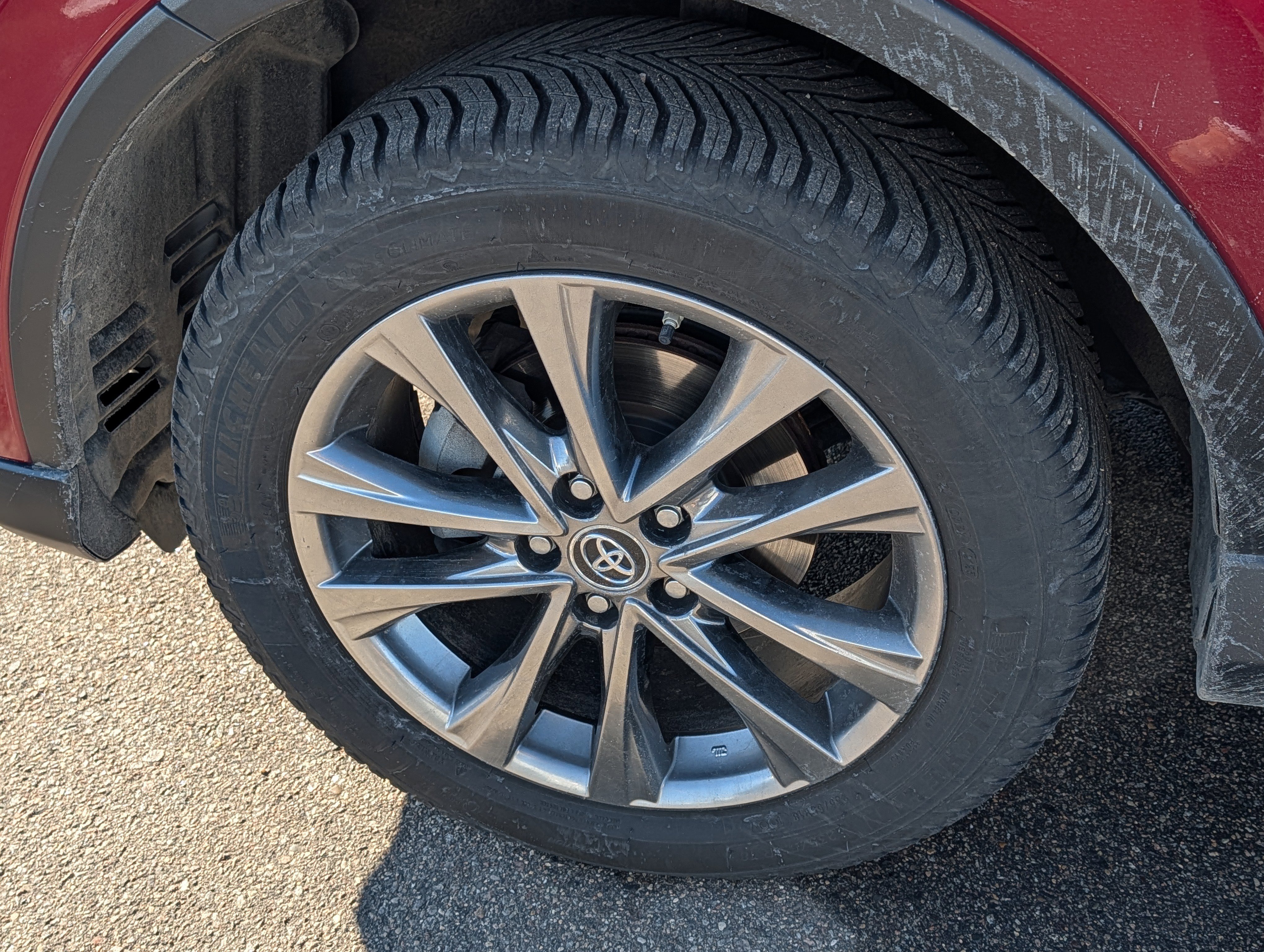 Used 2018 Toyota RAV4 Limited image 5