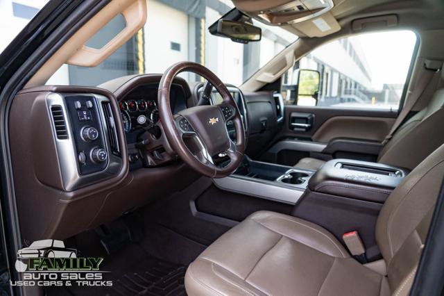 Used 2016 Chevrolet Silverado 3500 LTZ AWD/4WD image 24
