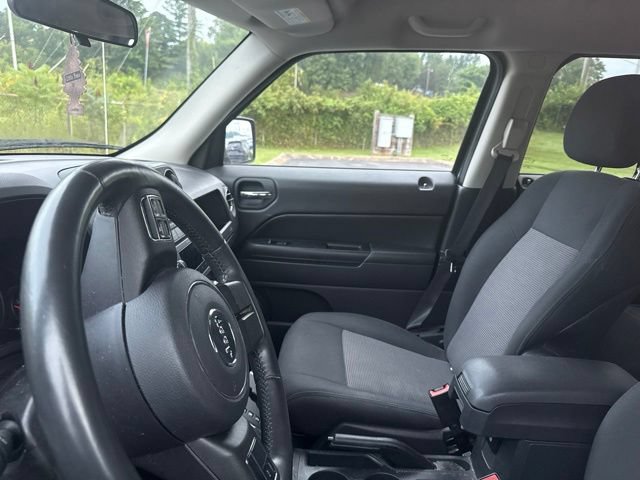 Used 2011 Jeep Patriot Latitude AWD/4WD image 3