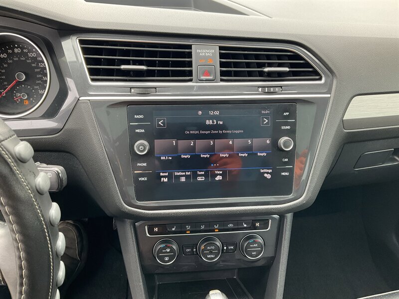 Used 2020 Volkswagen Tiguan SE w/ Panoramic Sunroof Package FWD image 30