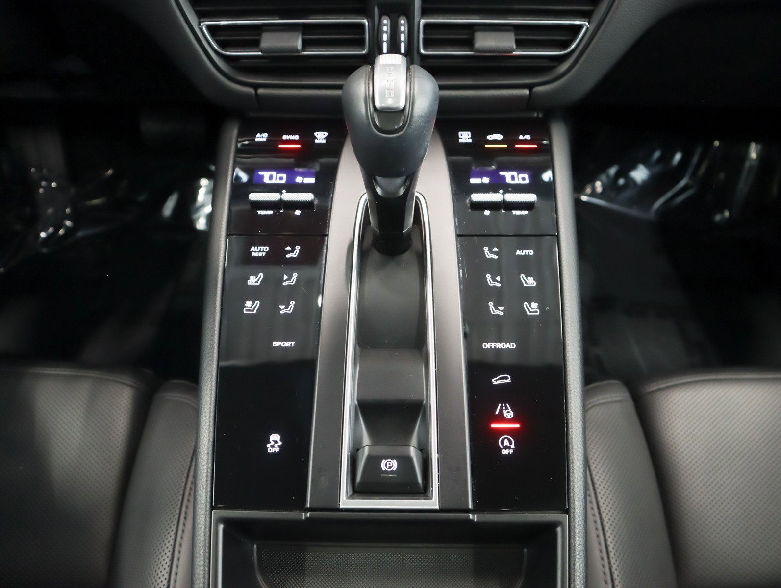 Certified 2023 Porsche Macan AWD/4WD image 15