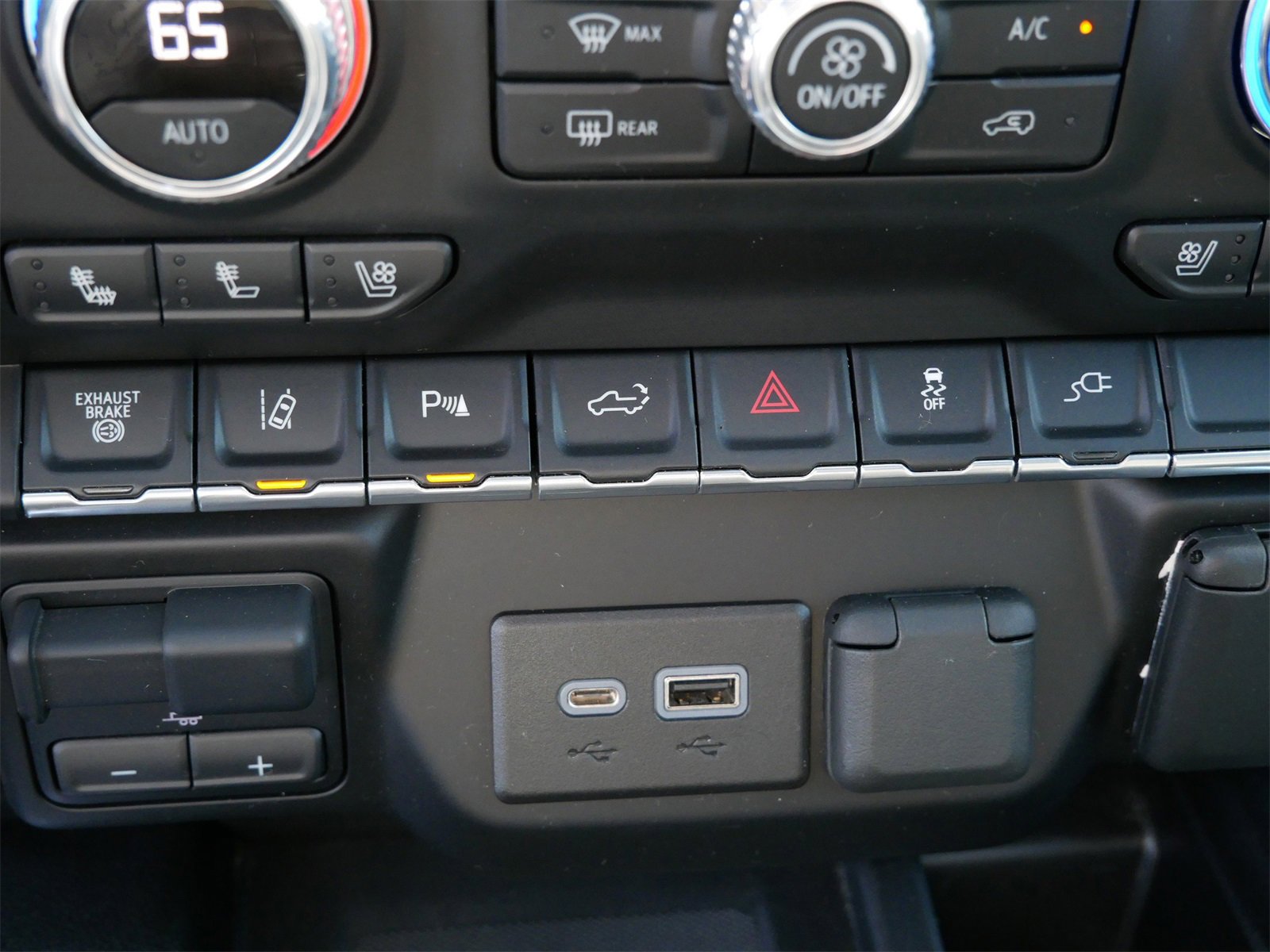 Used 2022 GMC Sierra 3500 Denali w/ Denali Ultimate Package image 22