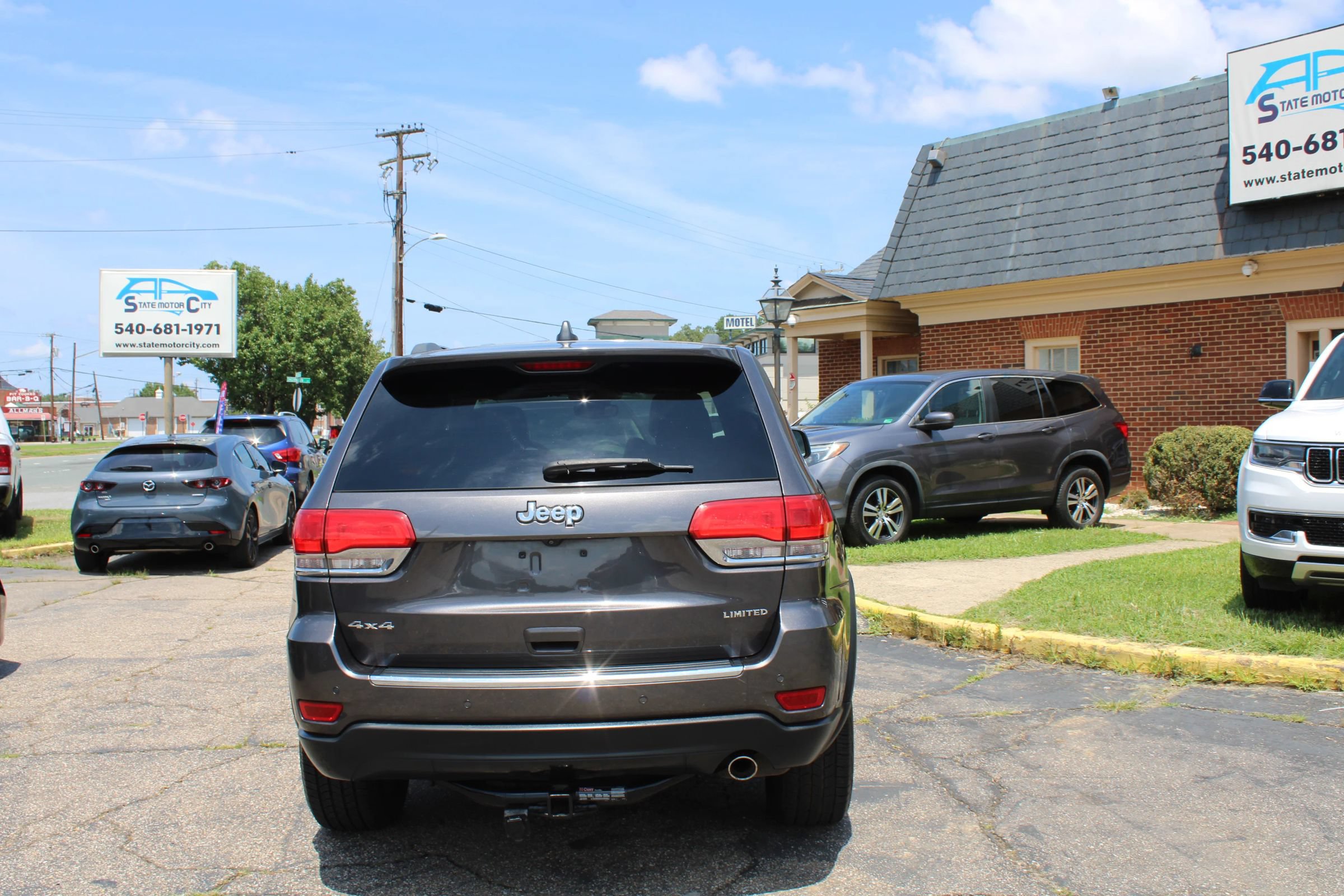Used 2017 Jeep Grand Cherokee Limited AWD/4WD image 6