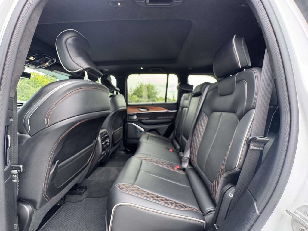 Used 2022 Jeep Grand Cherokee Summit AWD/4WD image 15