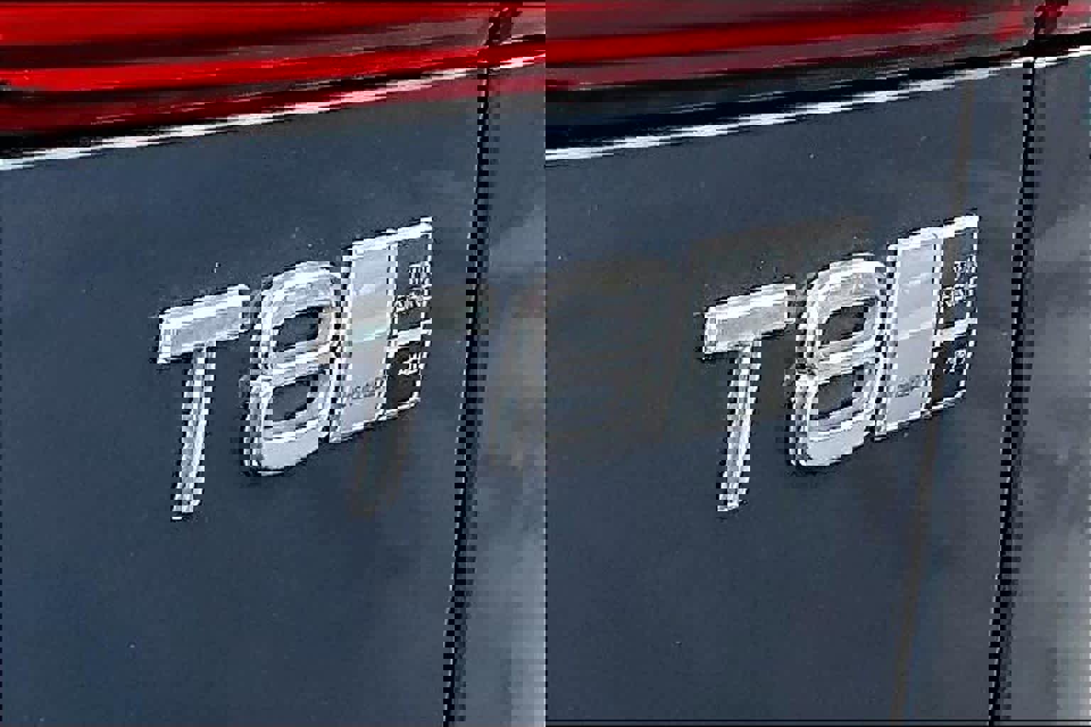 Used 2018 Volvo XC60 T8 Inscription w/ Advanced Package image 11