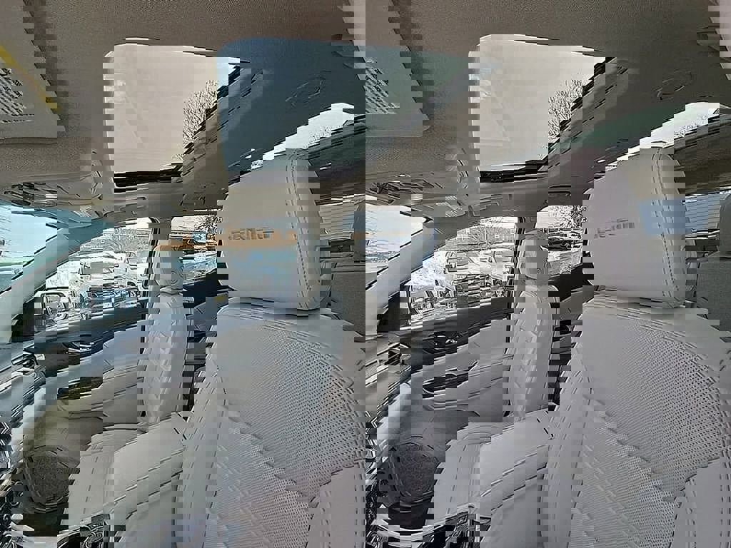 Used 2023 GMC Acadia Denali w/ Denali Ultimate Package image 31