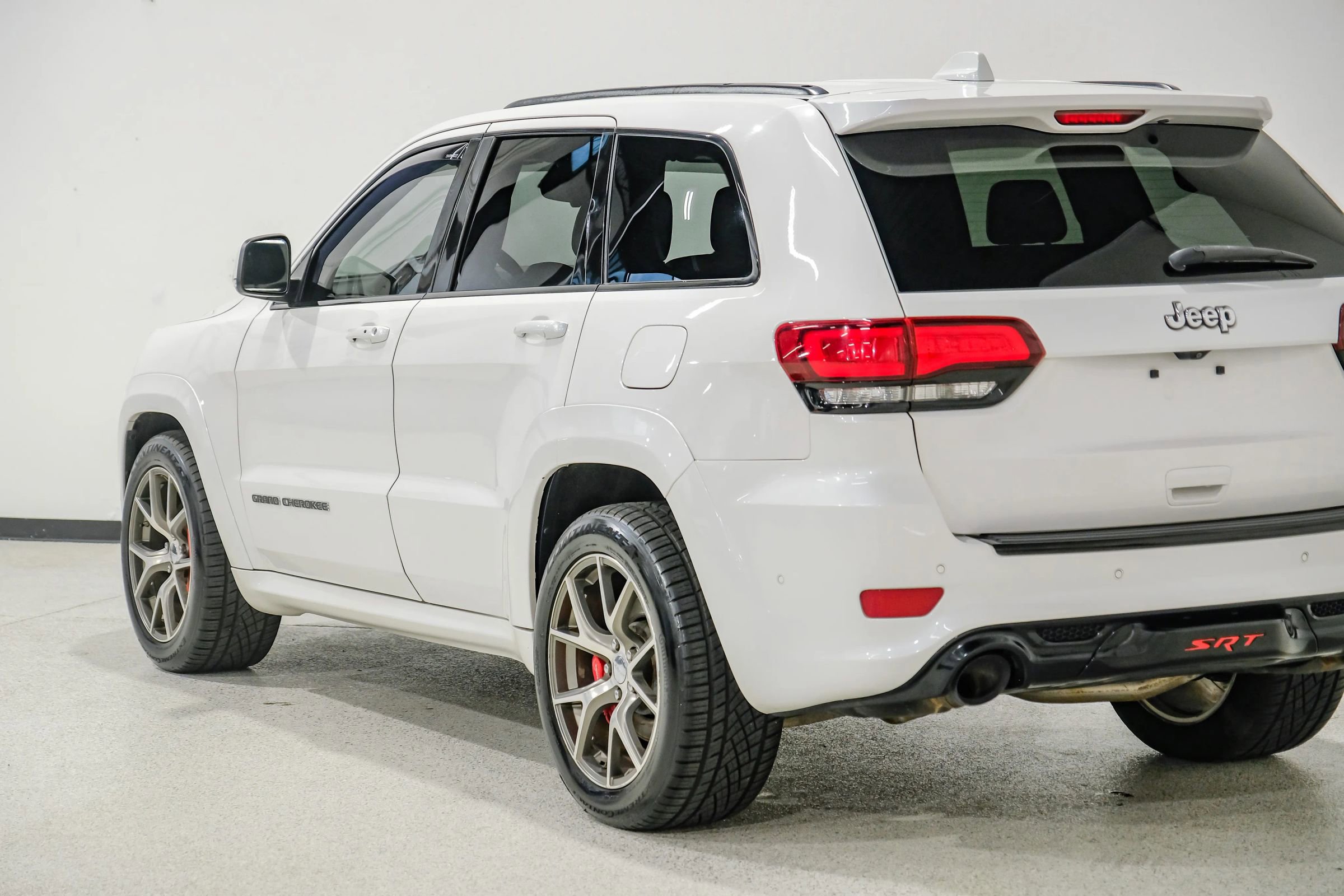 Used 2017 Jeep Grand Cherokee SRT AWD/4WD image 12