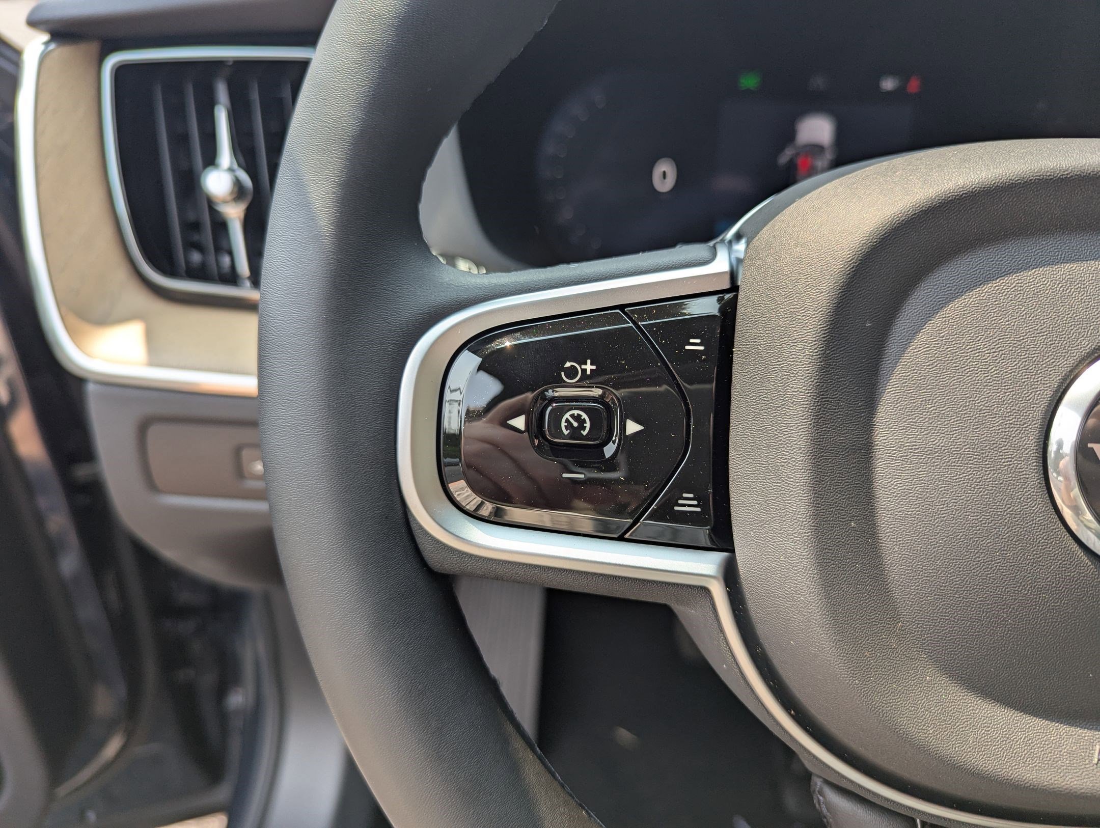 New 2026 Volvo XC60 B5 Plus w/ Protection Package Premier image 11