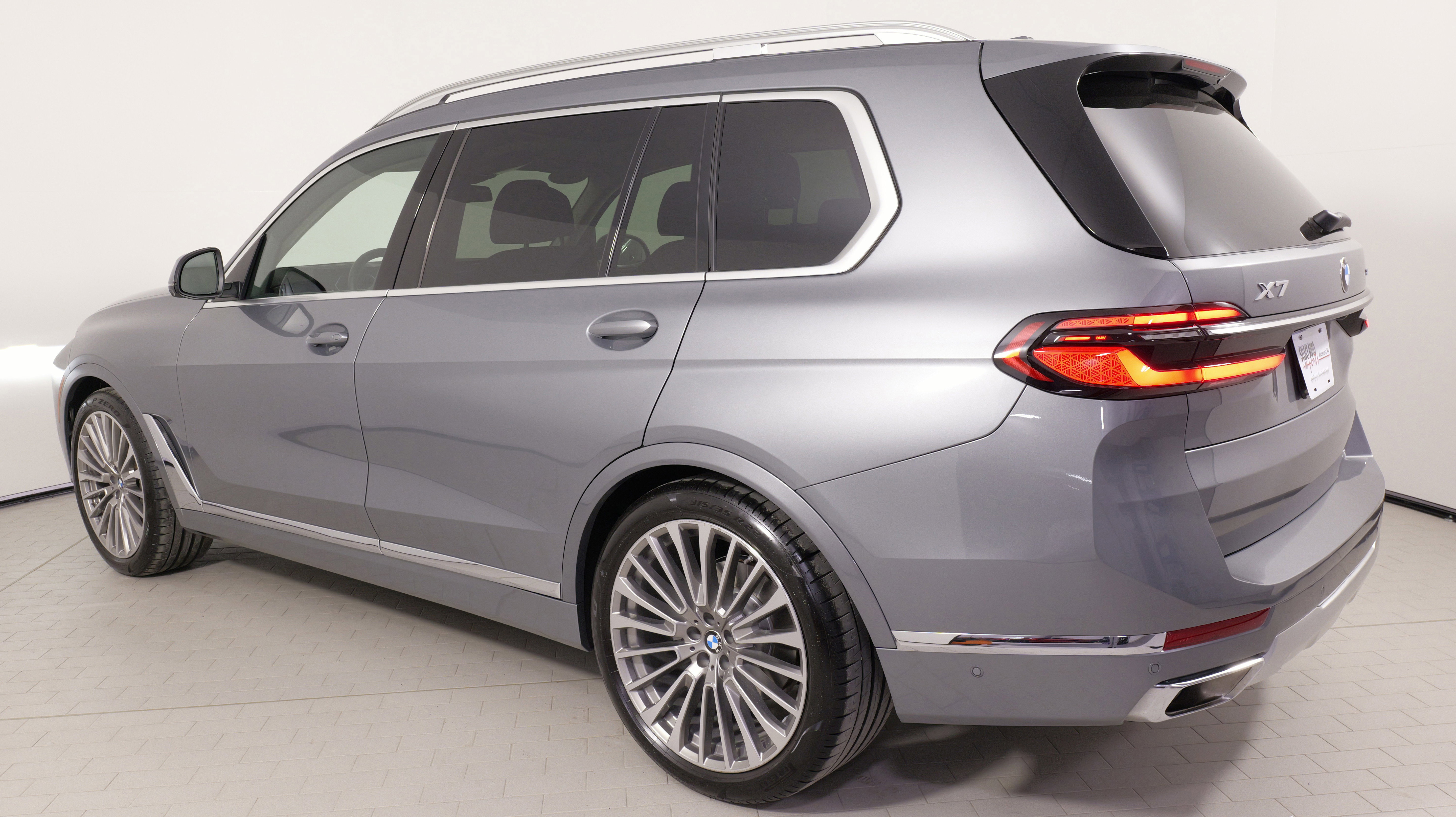 Used 2023 BMW X7 xDrive40i image 16