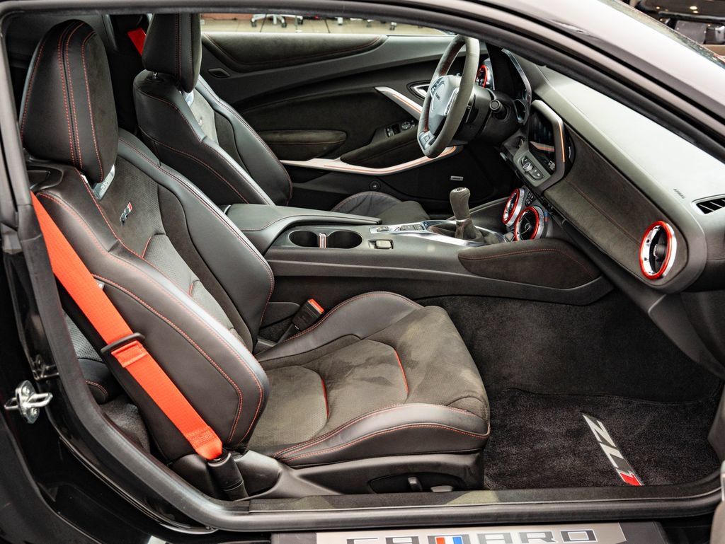Used 2021 Chevrolet Camaro ZL1 RWD image 22