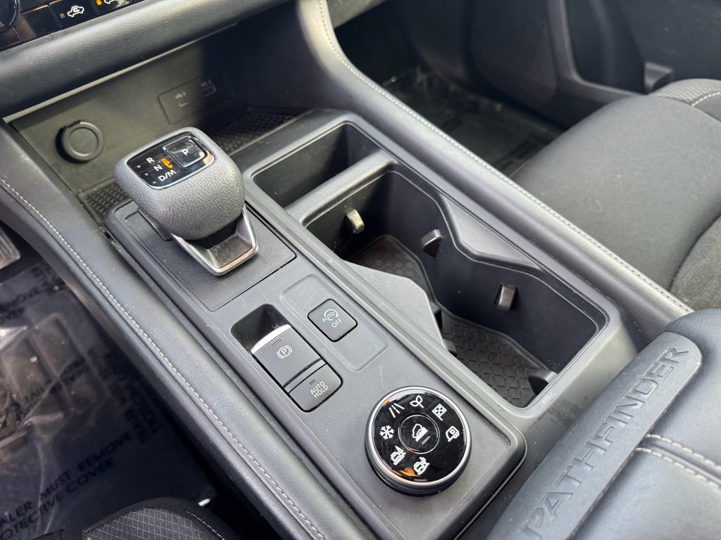 Used 2024 Nissan Pathfinder S image 22