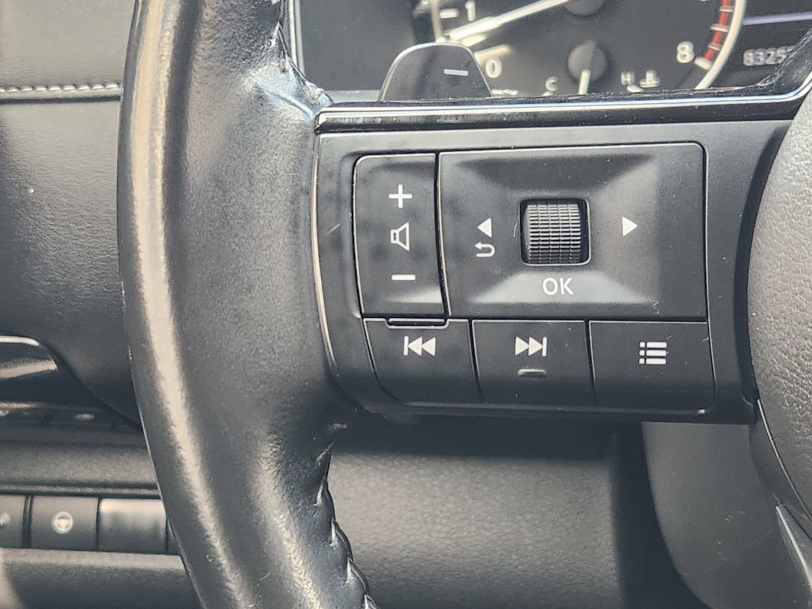 Used 2023 Nissan Pathfinder SV FWD image 31