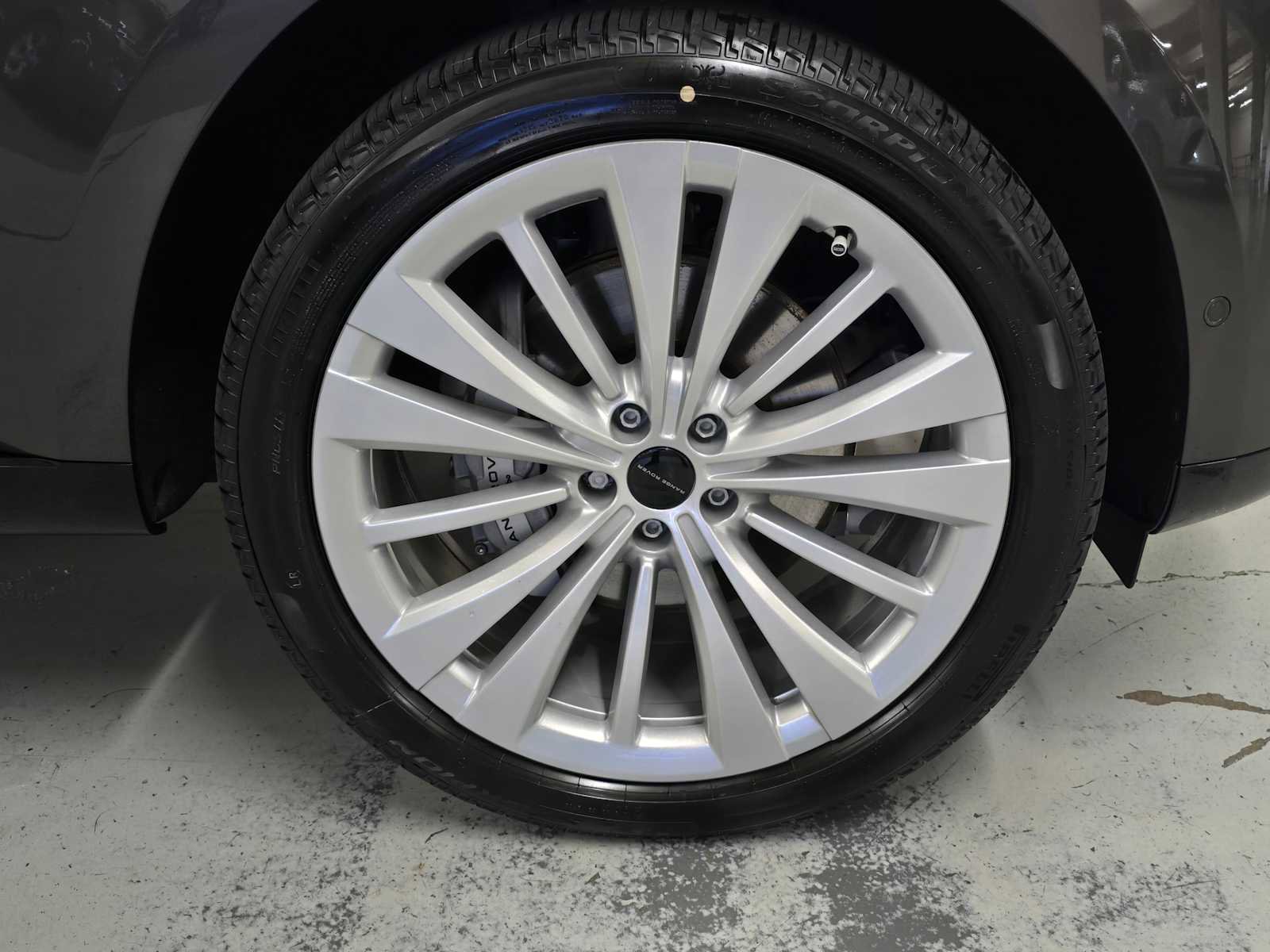 New 2026 Land Rover Range Rover SE image 9