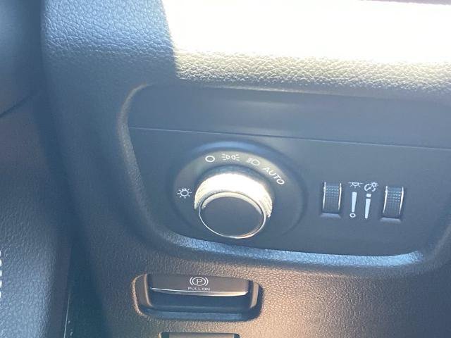 Used 2023 Jeep Grand Cherokee Altitude AWD/4WD image 13