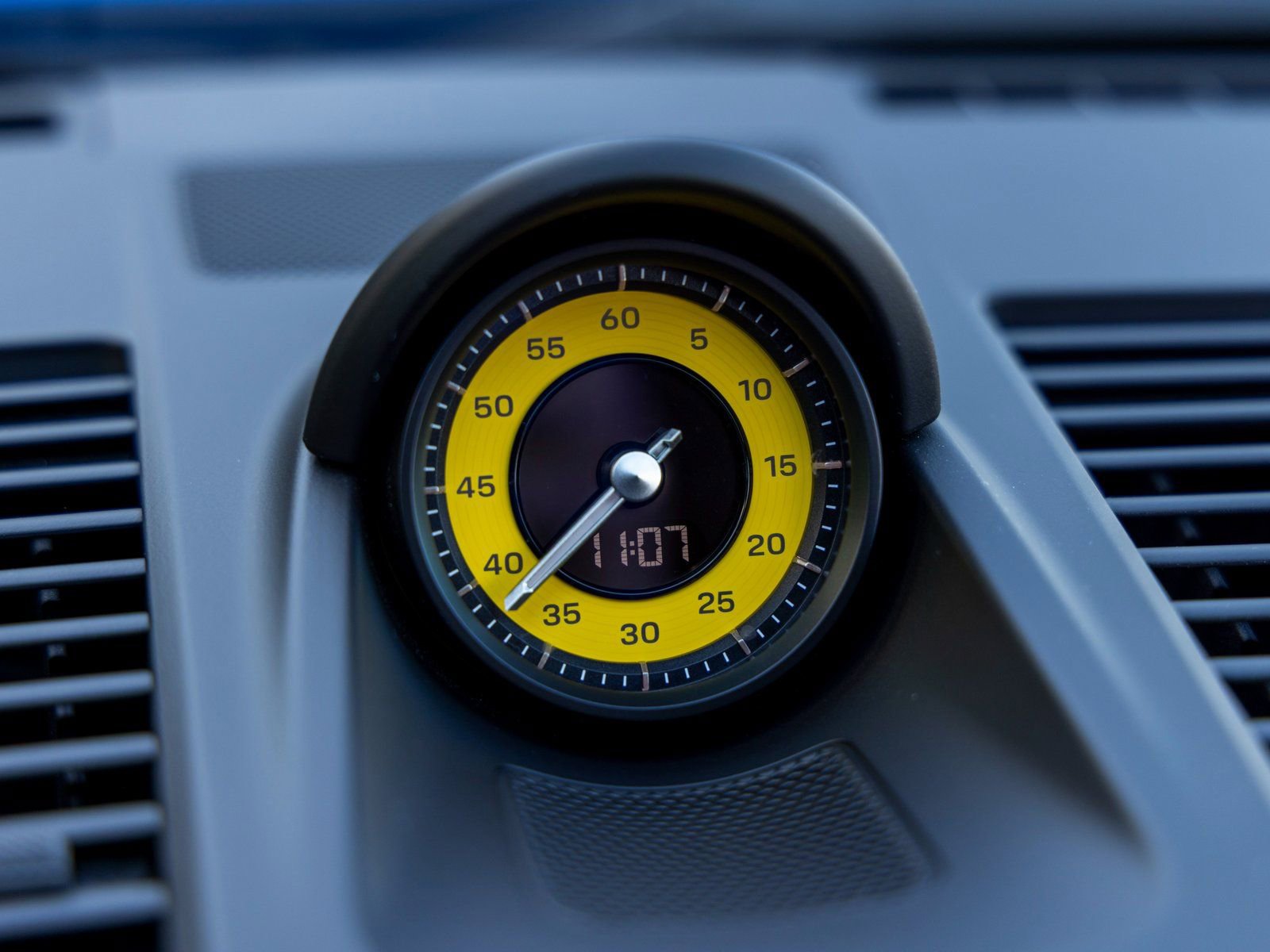 Certified 2025 Porsche 911 Carrera GTS image 36