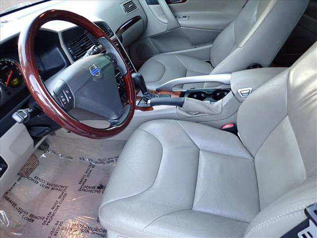 Used 2005 Volvo XC70 AWD/4WD image 8