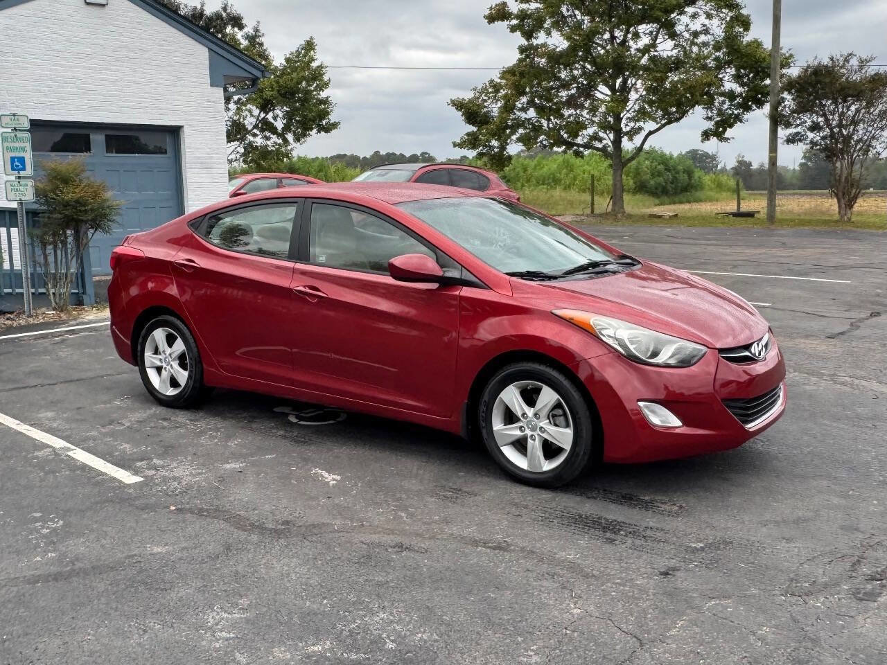 Used 2013 Hyundai Elantra GLS w/ Preferred Pkg image 2
