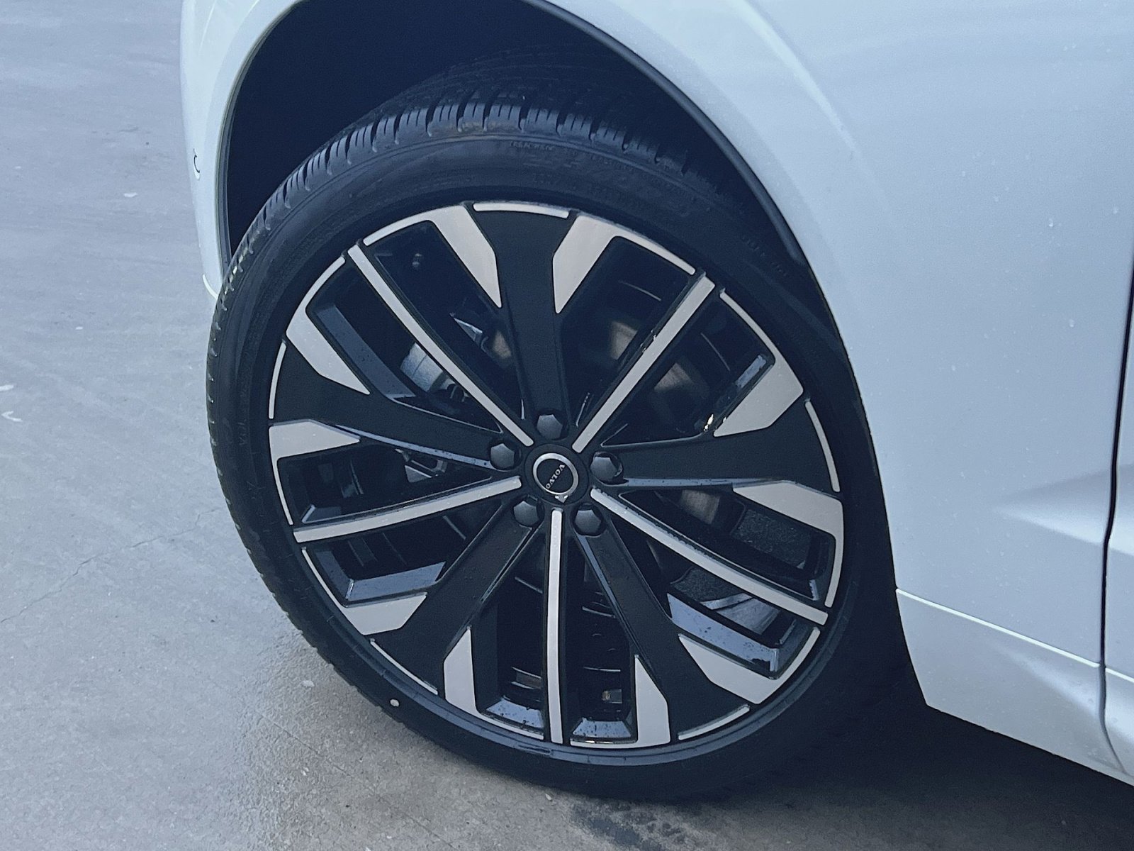 New 2026 Volvo XC60 B5 Ultra w/ Protection Package Premier image 12