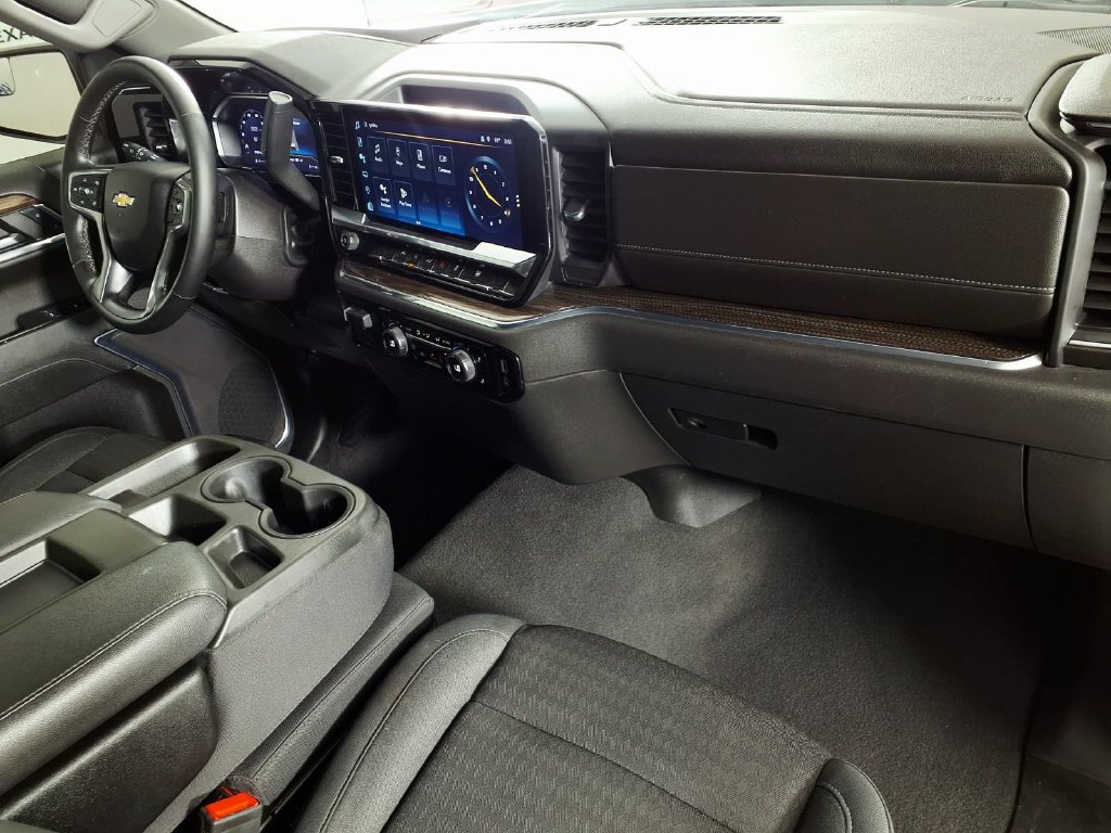 Used 2024 Chevrolet Silverado 1500 LT RWD image 13