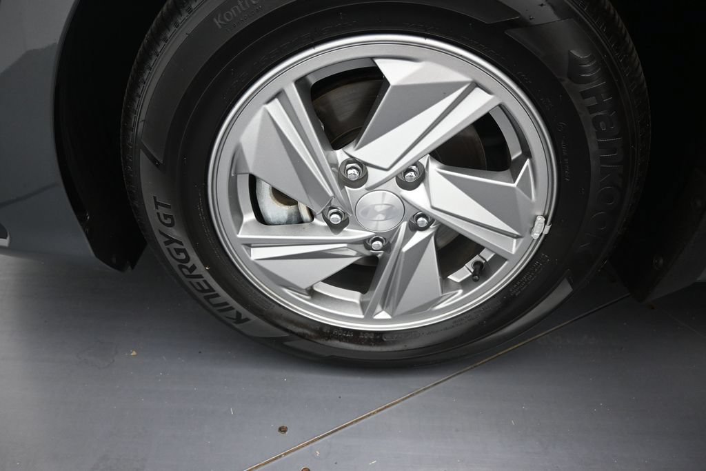 Used 2025 Hyundai Elantra SE FWD image 32