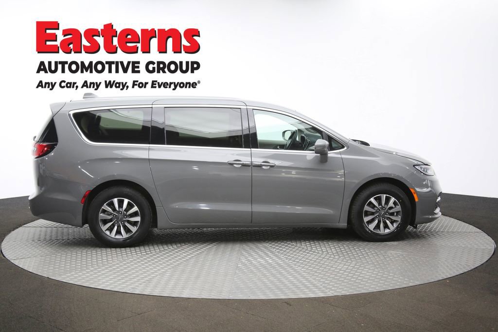 Used 2022 Chrysler Pacifica Touring-L image 45