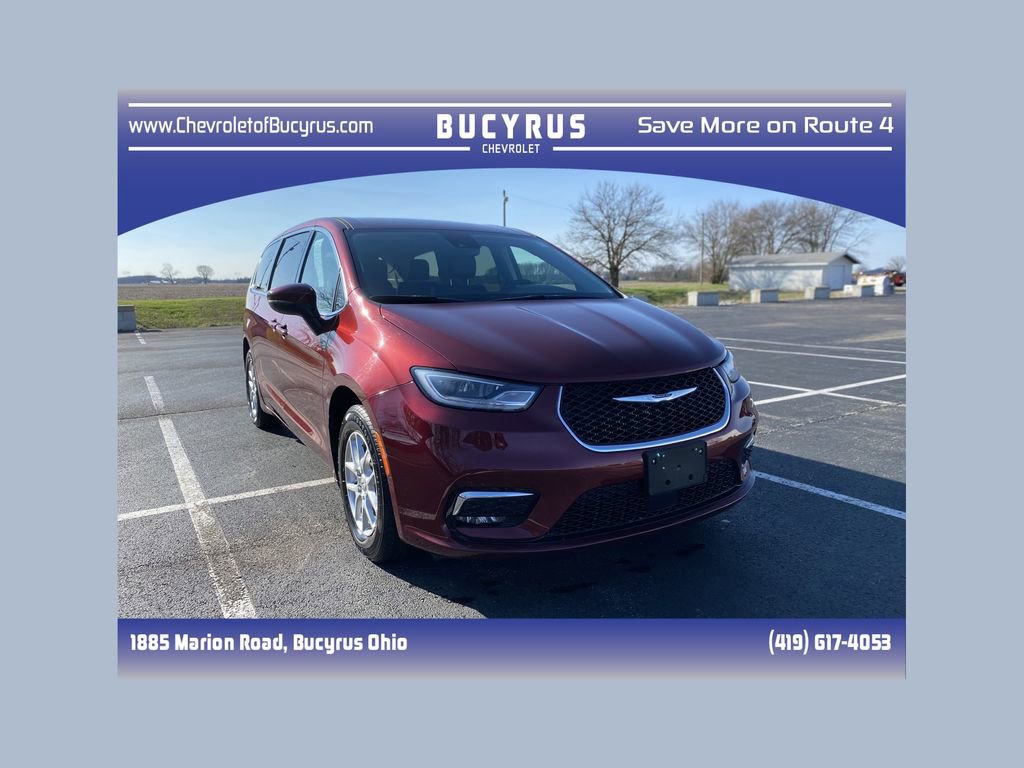 Used 2023 Chrysler Pacifica Touring-L FWD image 1