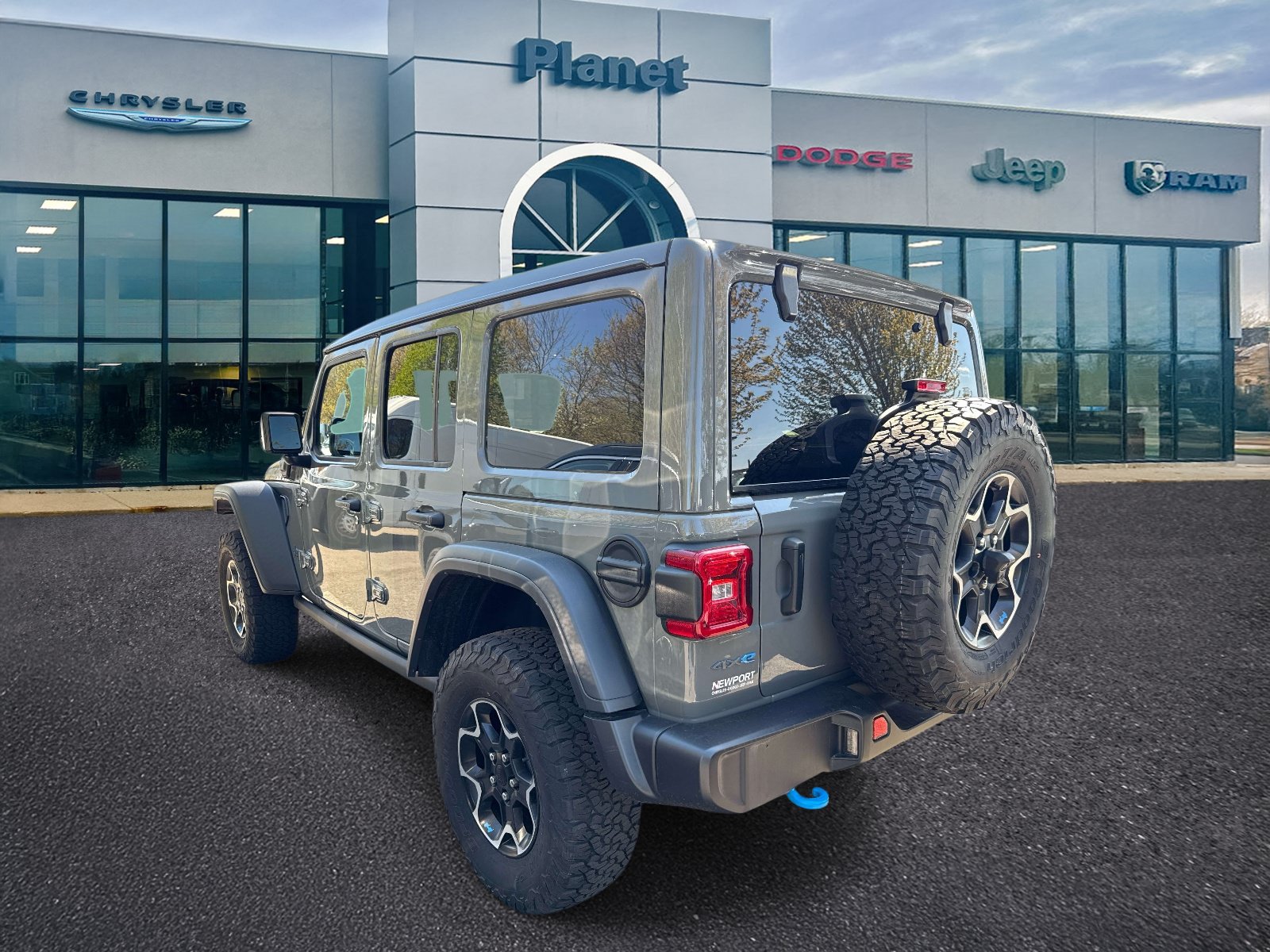 Used 2023 Jeep Wrangler Unlimited Rubicon 4xe w/ Cold Weather Group AWD/4WD image 3