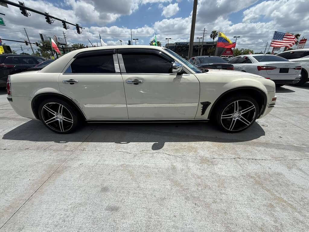 Used 2008 Chrysler 300 LX image 2