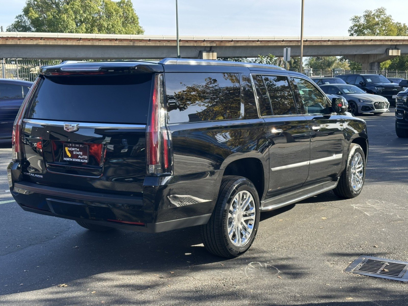 Used 2020 Cadillac Escalade ESV 2WD image 8