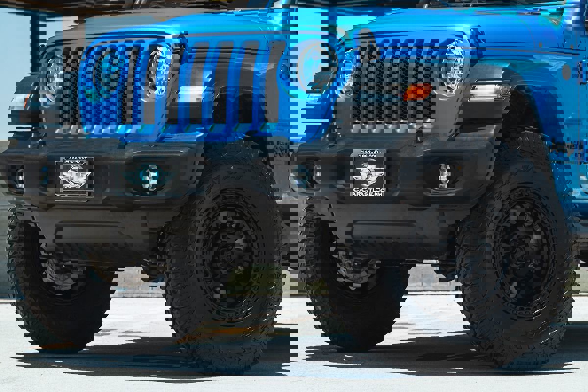 Used 2023 Jeep Wrangler Sport S image 2