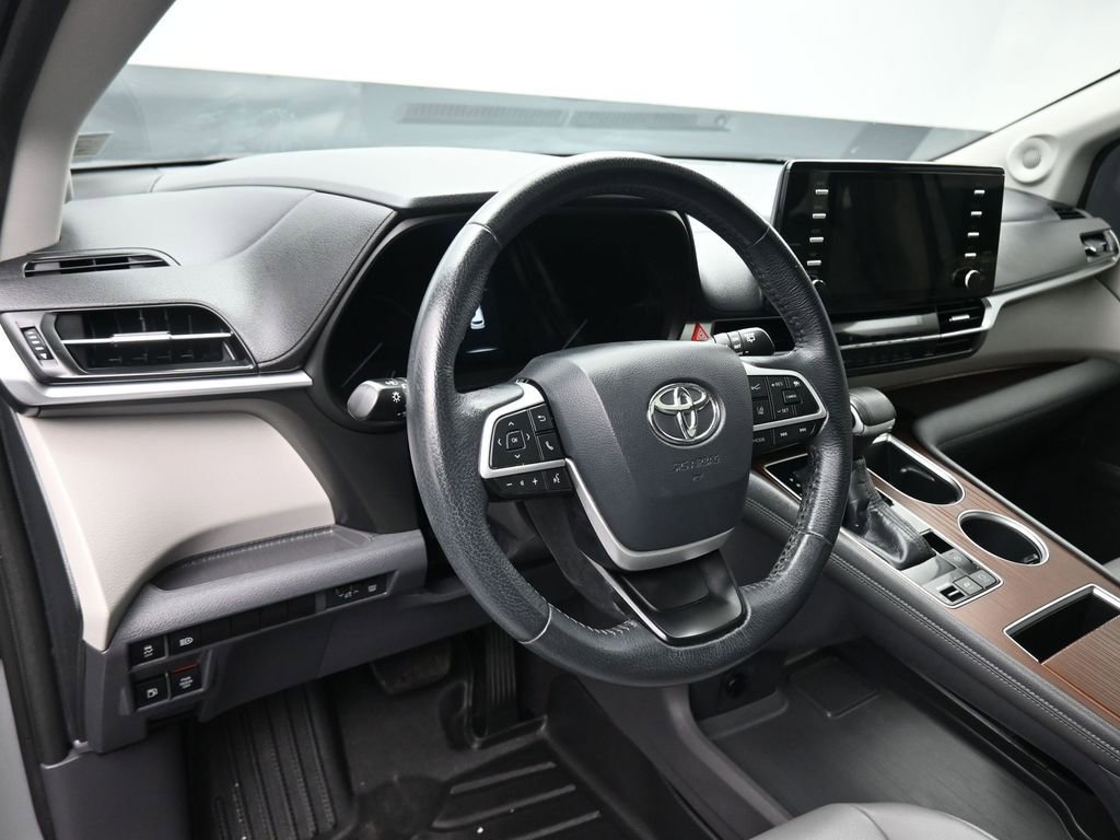 Used 2021 Toyota Sienna XLE w/ XLE Plus Package image 13