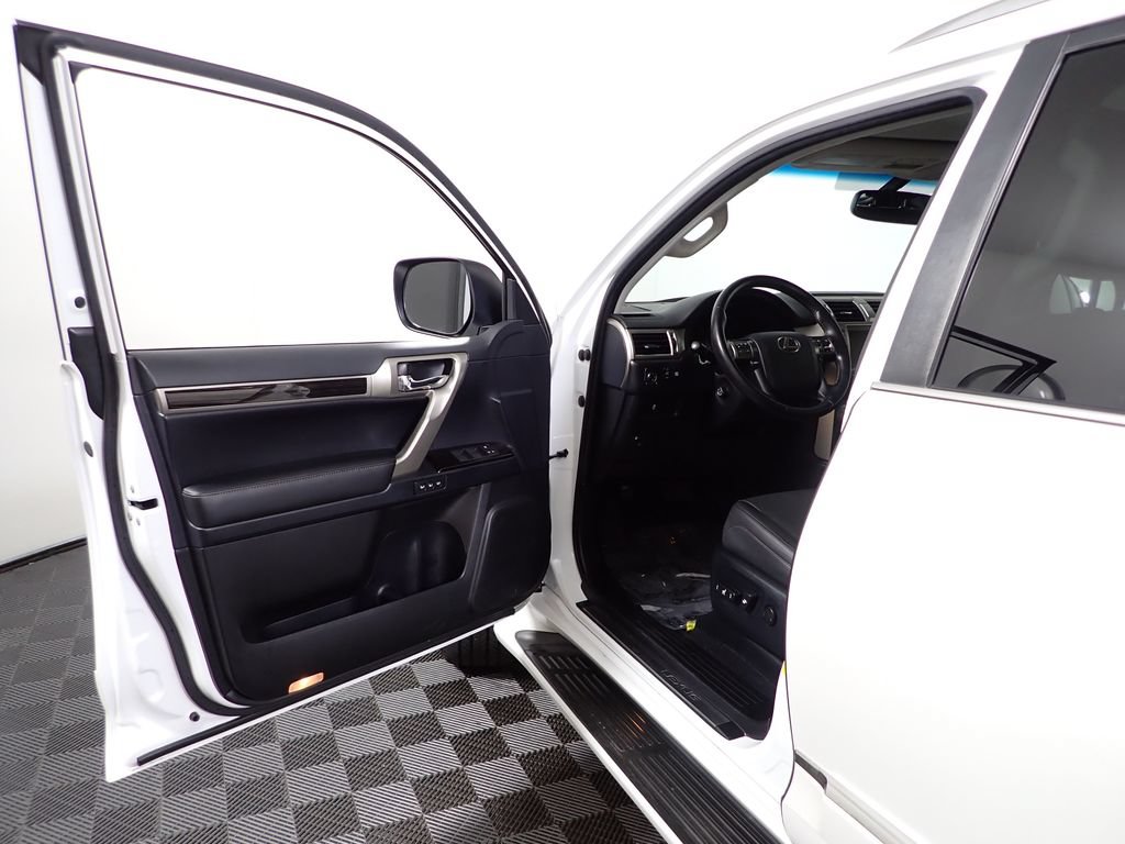 Used 2018 Lexus GX 460 w/ Preferred Accessory Package AWD/4WD image 22
