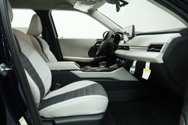 New 2026 Mitsubishi Outlander SE FWD image 17