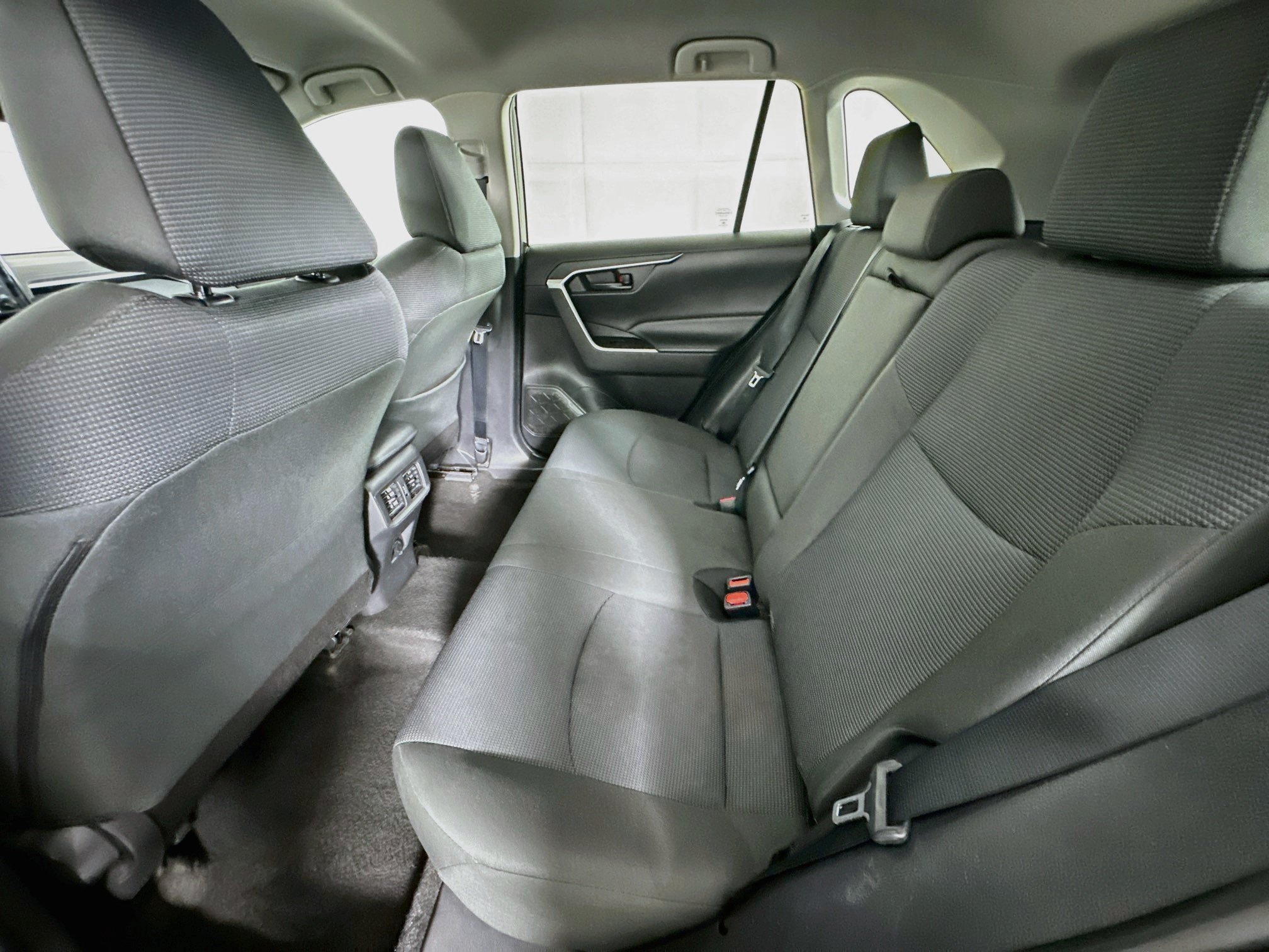 Used 2022 Toyota RAV4 LE FWD image 25