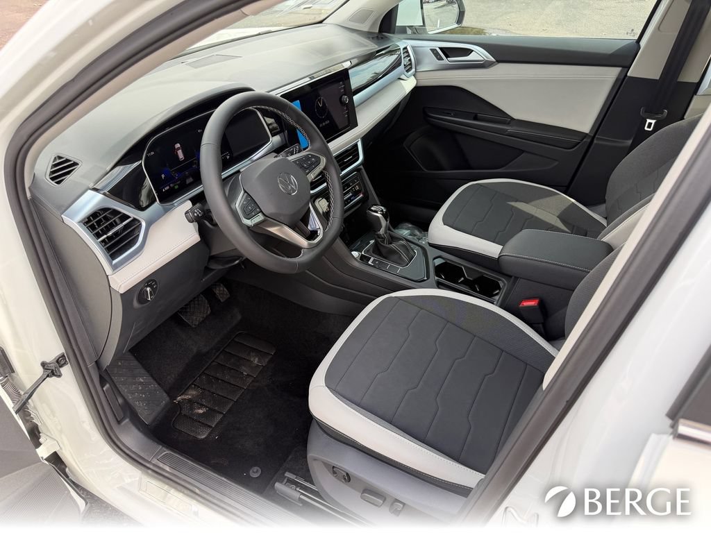New 2026 Volkswagen Taos SE FWD image 10