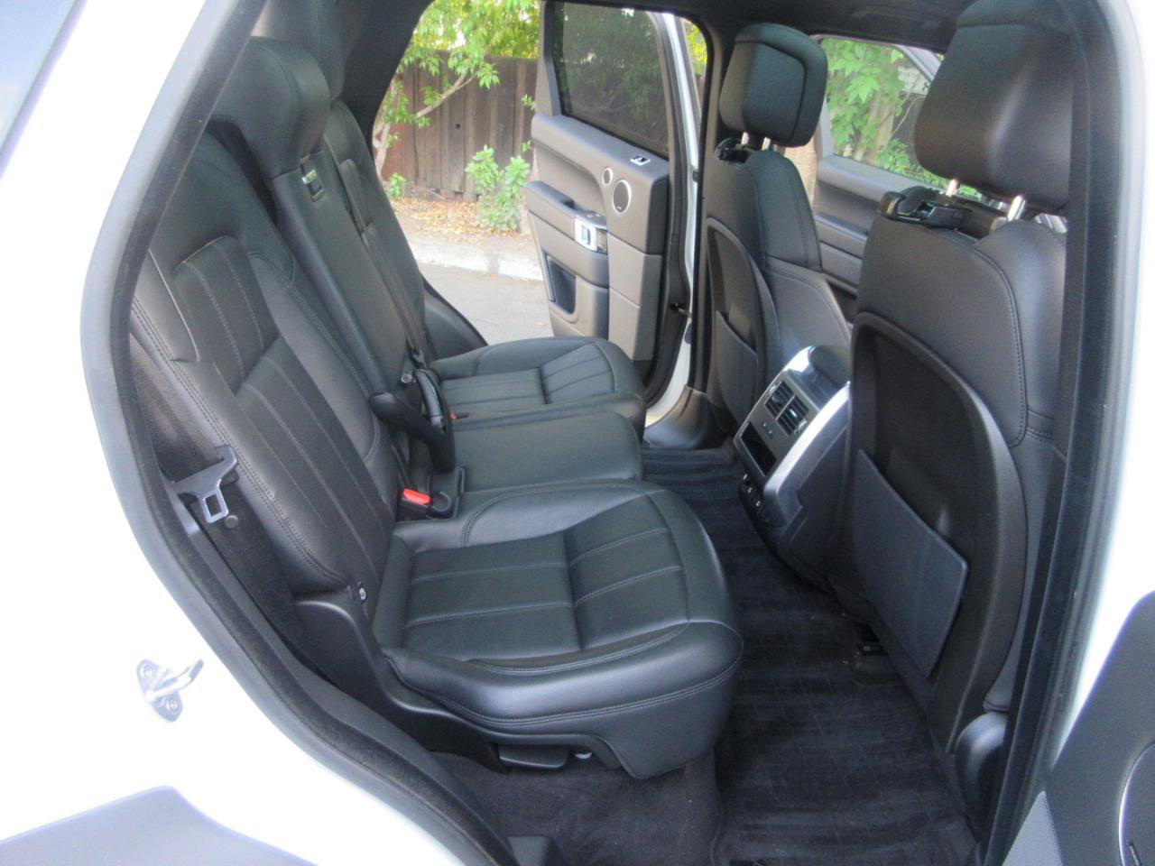Used 2020 Land Rover Range Rover Sport SE AWD/4WD image 34