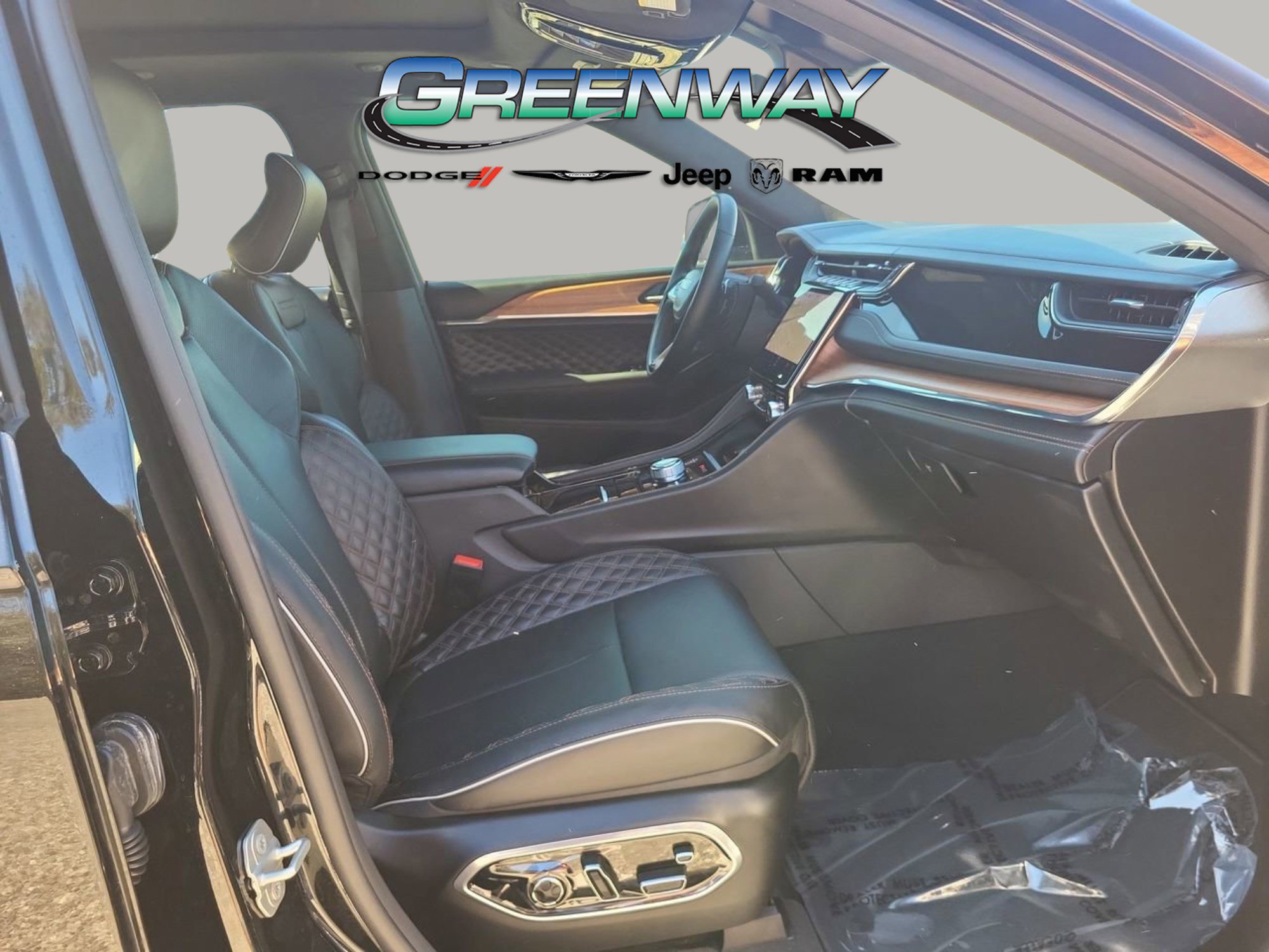 Used 2024 Jeep Grand Cherokee Summit image 11