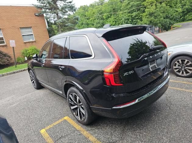 Certified 2025 Volvo XC90 B5 Core AWD/4WD image 3