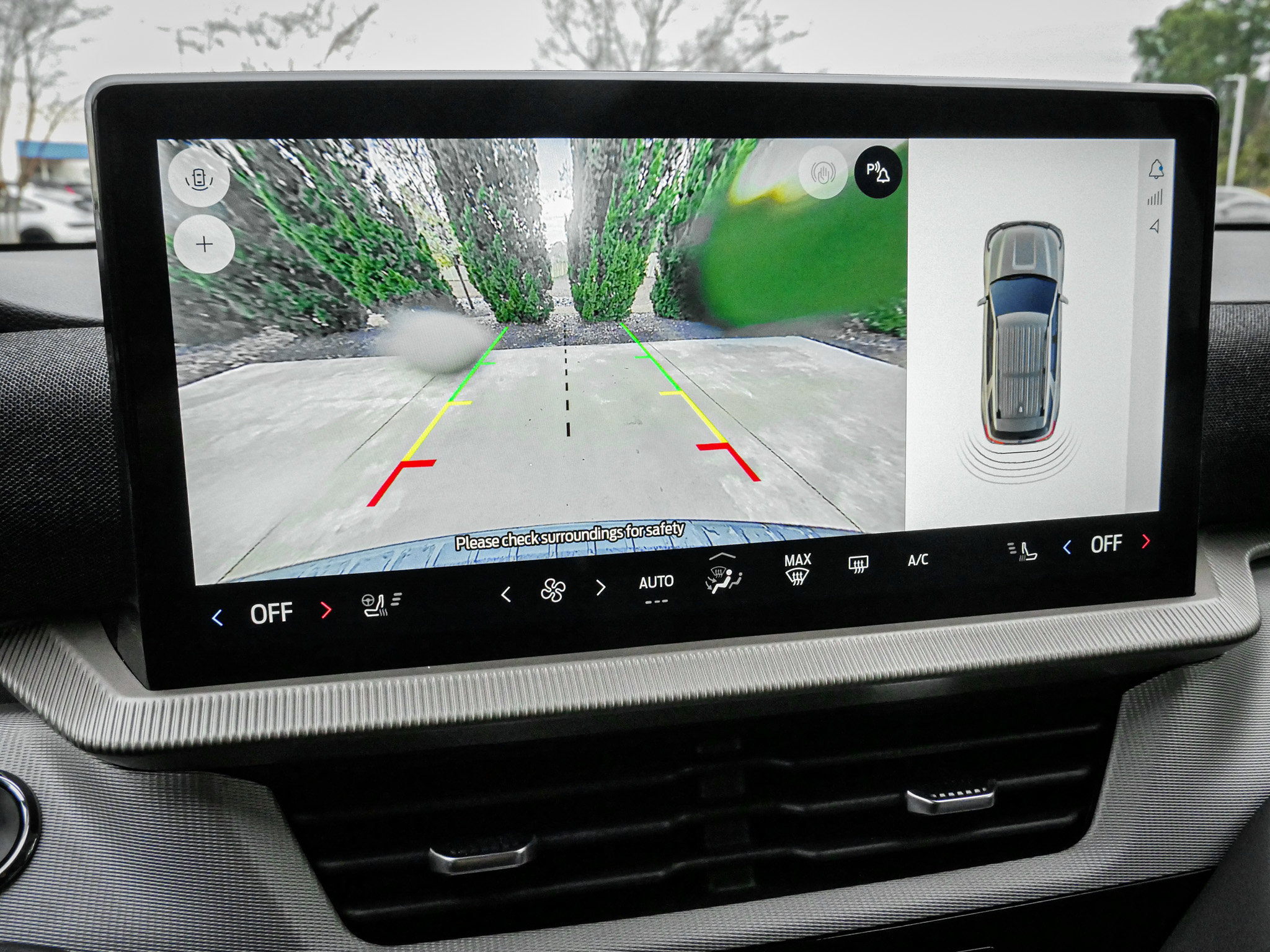 Used 2025 Ford Explorer Active w/ Active Comfort Package image 24