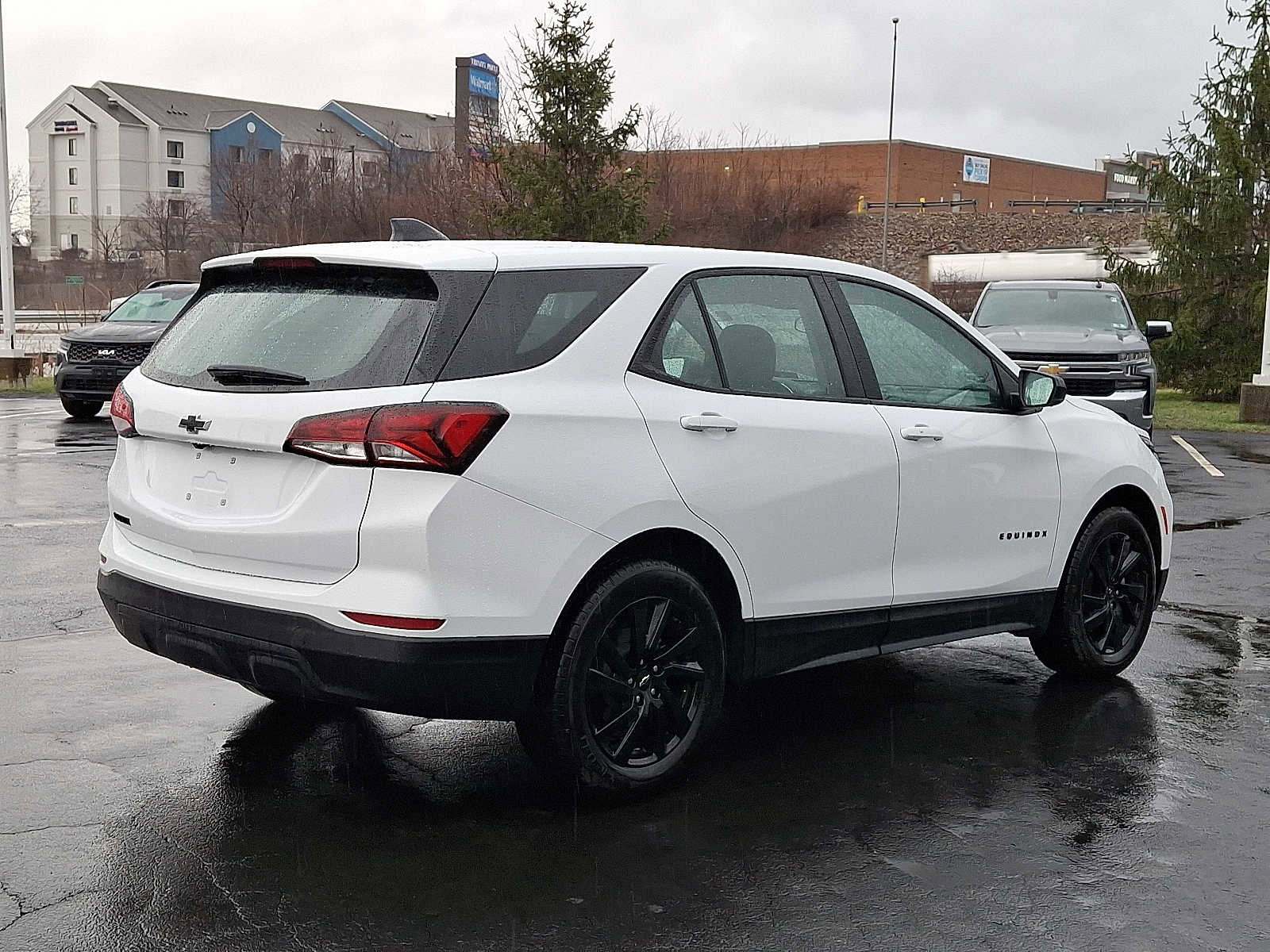 Used 2023 Chevrolet Equinox LS w/ Sport Edition image 6