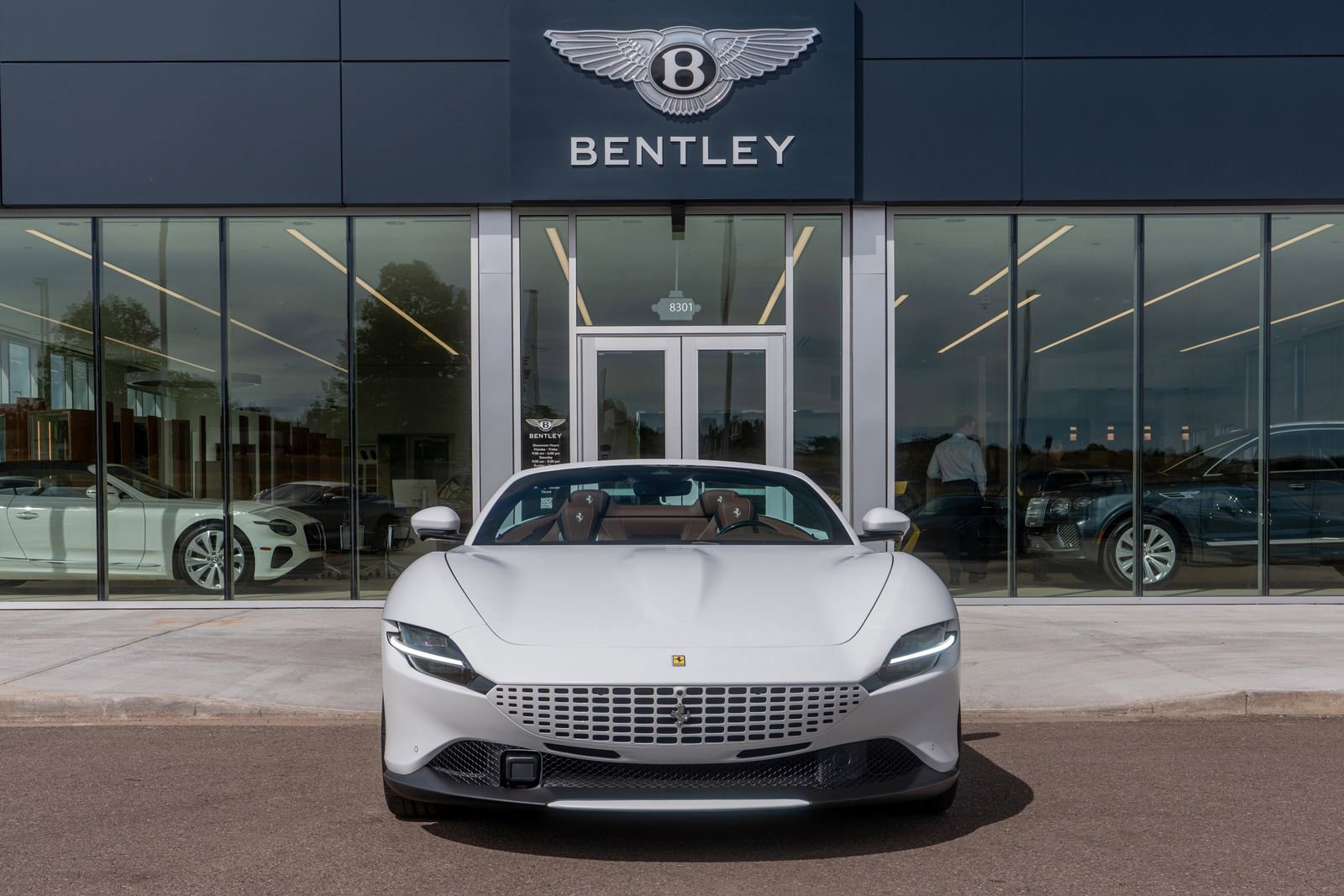 Used 2024 Ferrari Roma Spider image 3