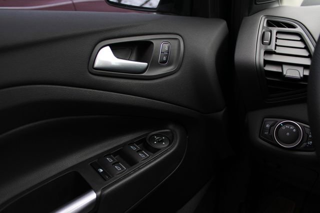 Used 2017 Ford Escape SE w/ Equipment Group 201A image 14