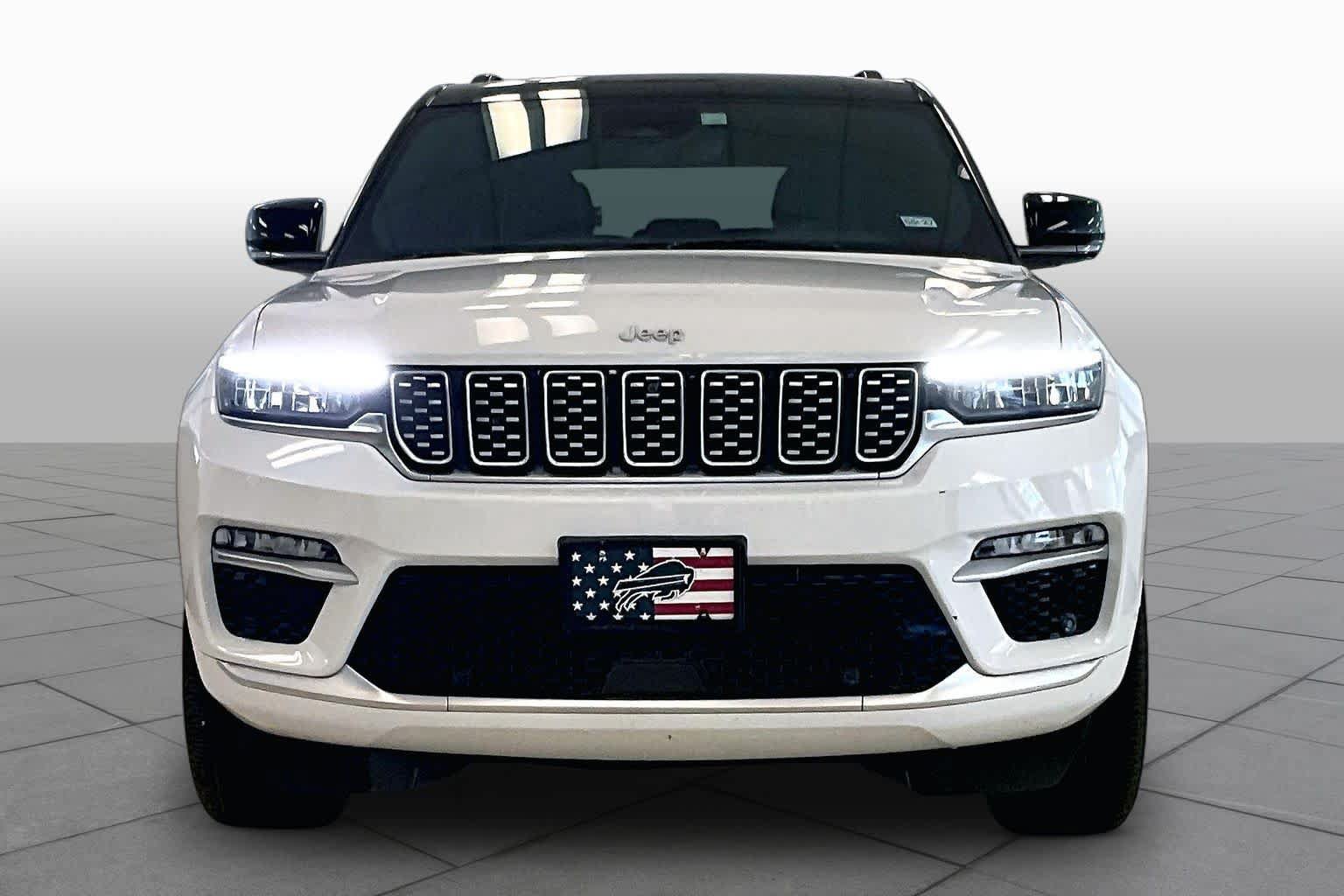Used 2025 Jeep Grand Cherokee Summit w/ MOPAR Finishing Package AWD/4WD image 3