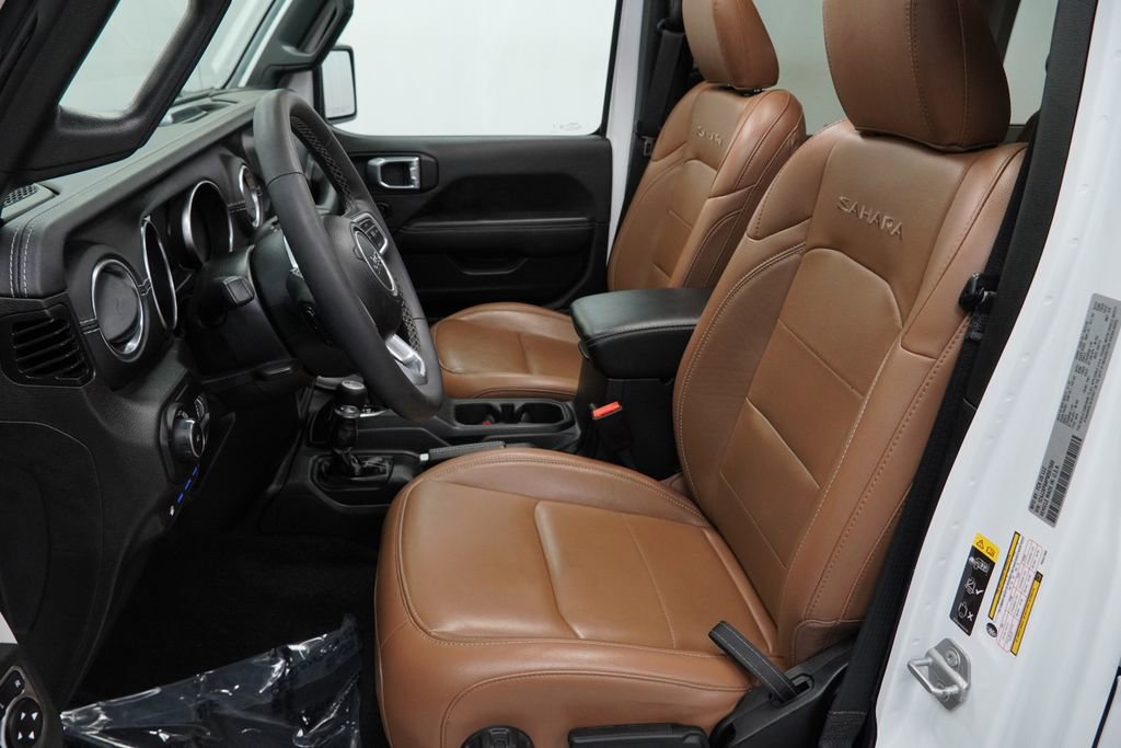 Used 2023 Jeep Wrangler Unlimited Sahara w/ Cold Weather Group AWD/4WD image 16