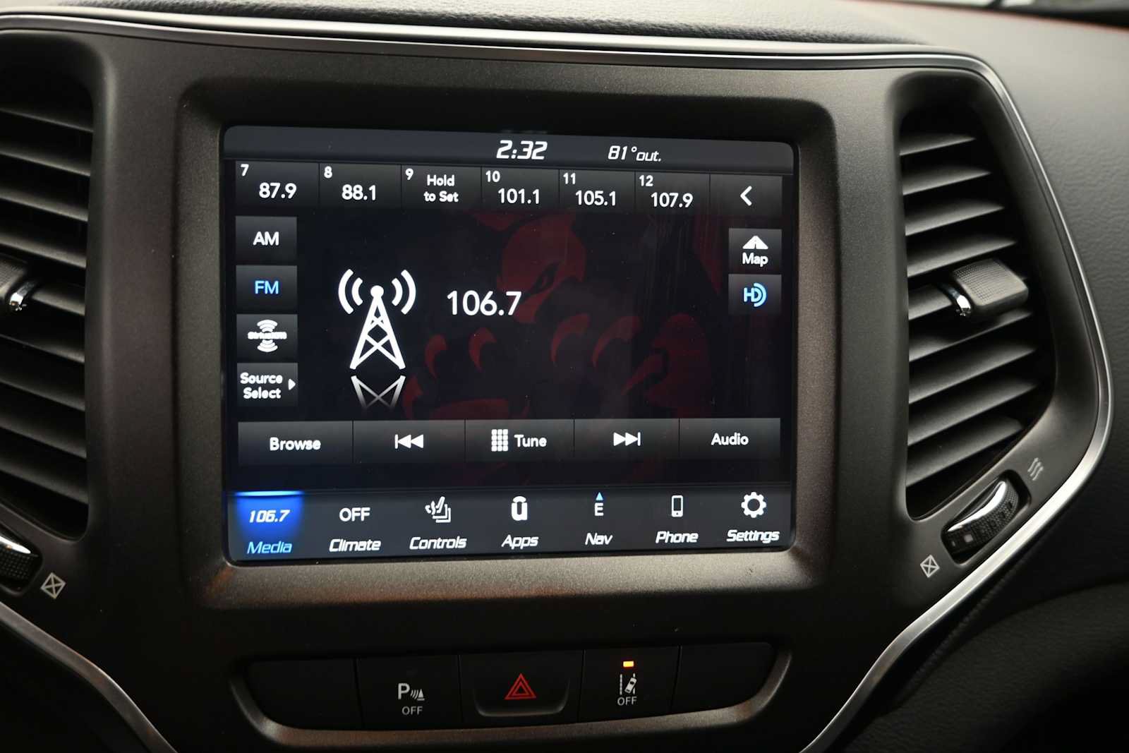 Used 2021 Jeep Cherokee Trailhawk w/ Sun, Sound & Nav Group AWD/4WD image 13
