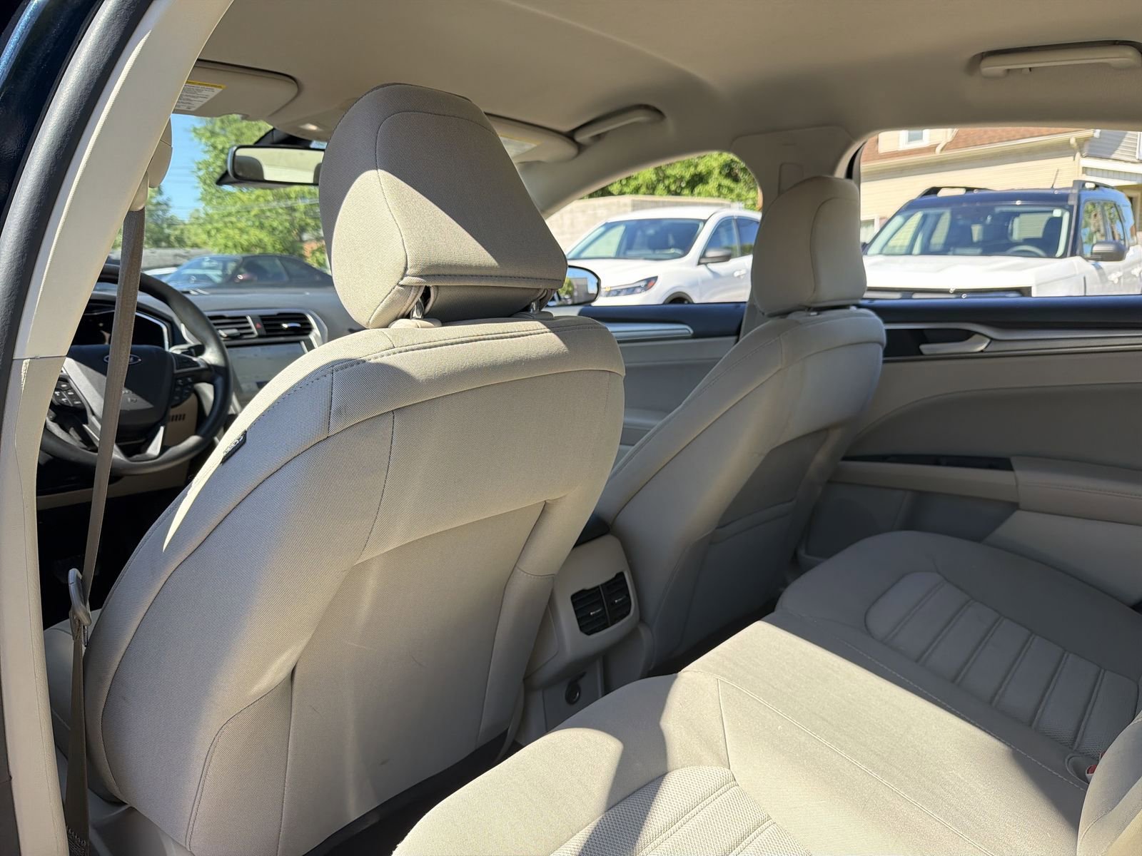 Used 2020 Ford Fusion SE FWD image 21