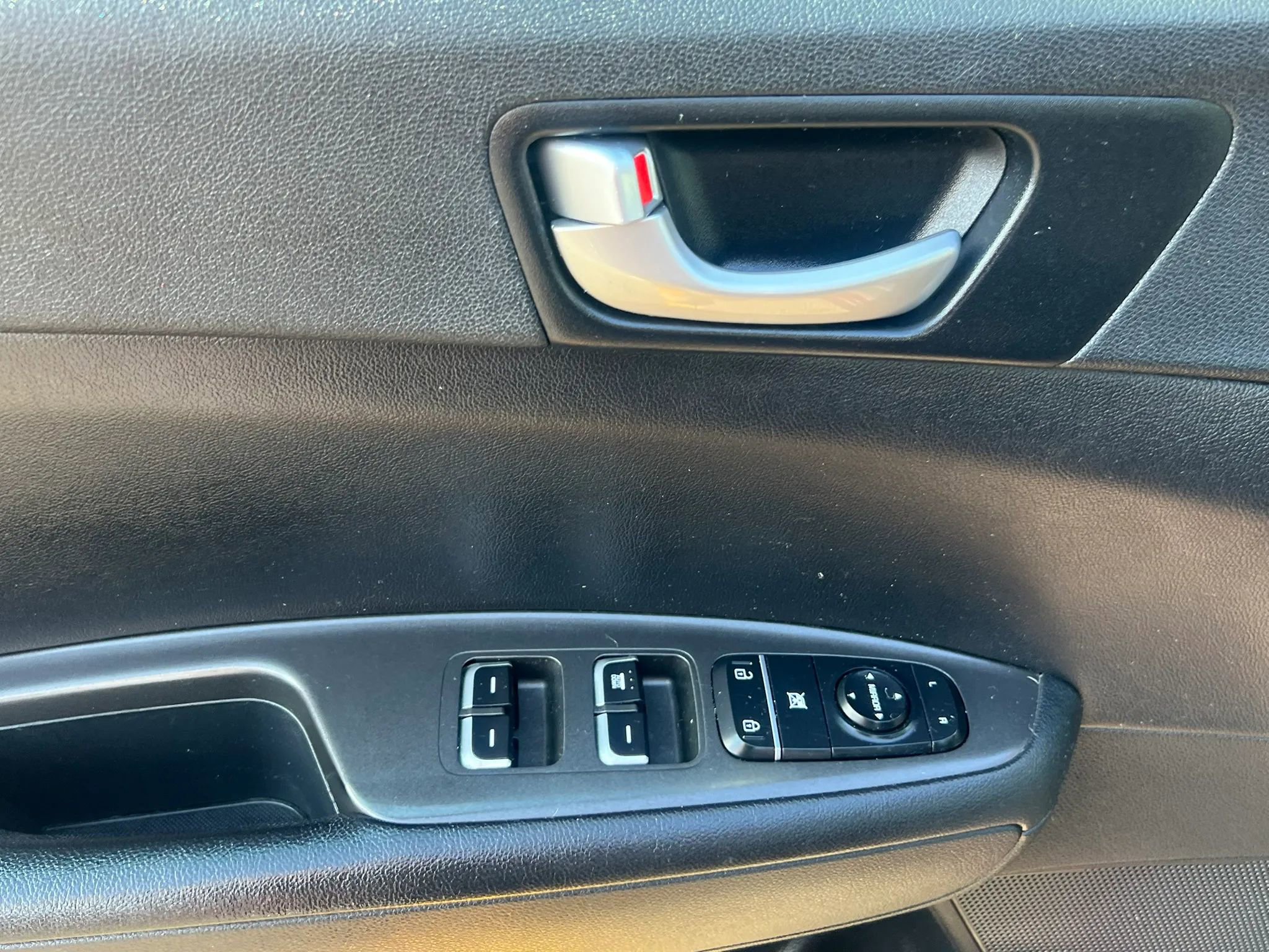 Used 2018 Kia Optima LX image 12