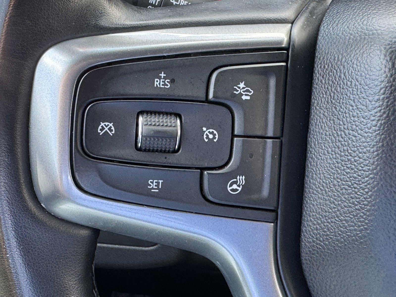 Used 2023 Chevrolet Suburban Premier image 24