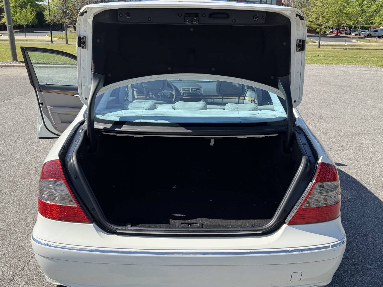 Used 2008 Mercedes-Benz E 350 4MATIC Sedan image 5
